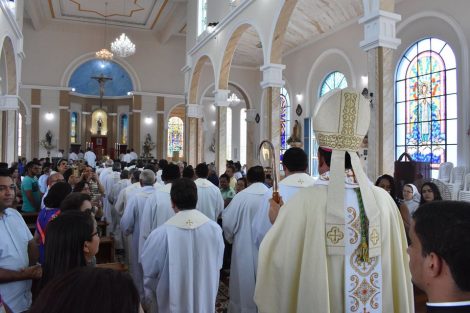 catedral-bispo-clero-entrada-2019